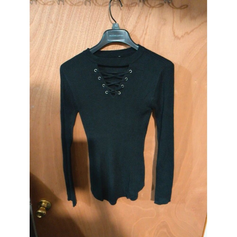 Women’s Black Lace-Up Ribbed Long Sleeve Top